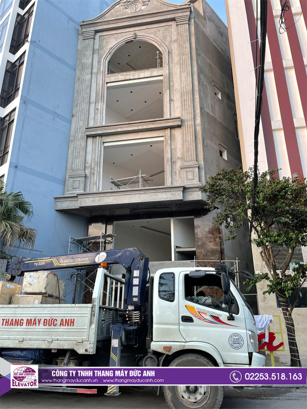 Tập kết hàng về chuẩn bị lắp đặt thang máy gia đình 350kg tại Lê Hồng Phong