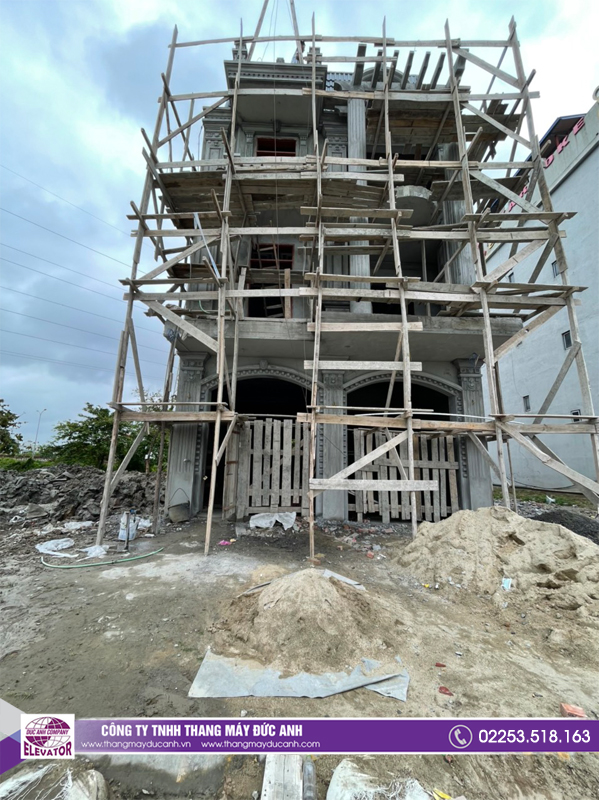 Tập kết hàng về lắp đặt thang máy 450kg tại Khu Vườn Hồng – CĐT Chú Xuân
