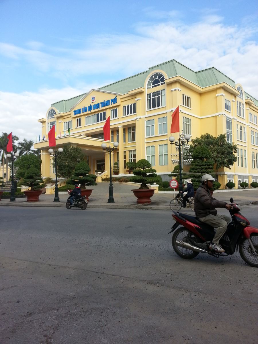 Tòa nhà trung tâm hội nghi TP