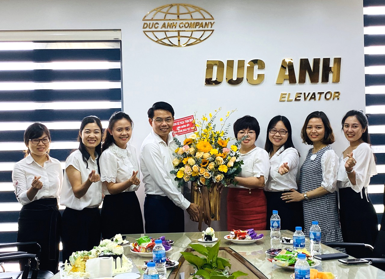Ban chấp hành Công Đoàn tổ chức ngày Doanh nhân Việt Nam - Chúc mừng ông Hà Văn Dương.