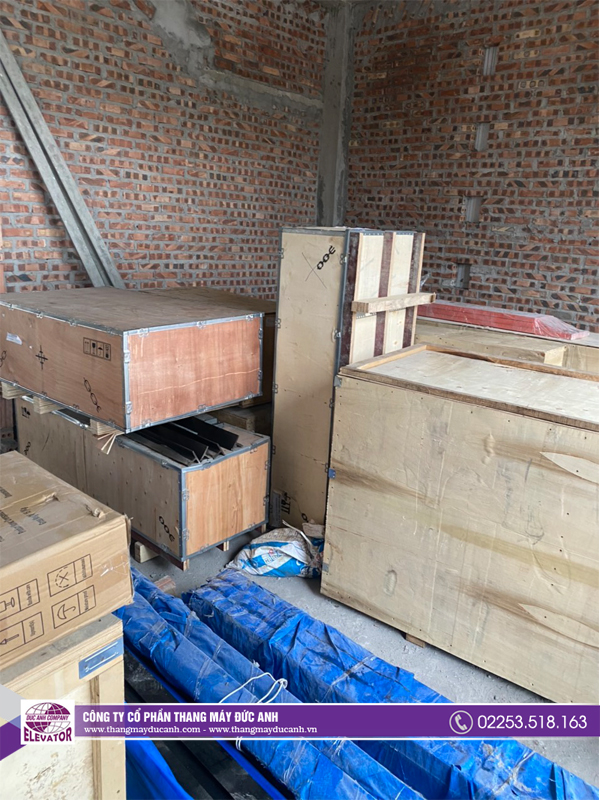 Tập kết linh kiện thang máy gia đình 450kg về Tân Long – Thái Bình