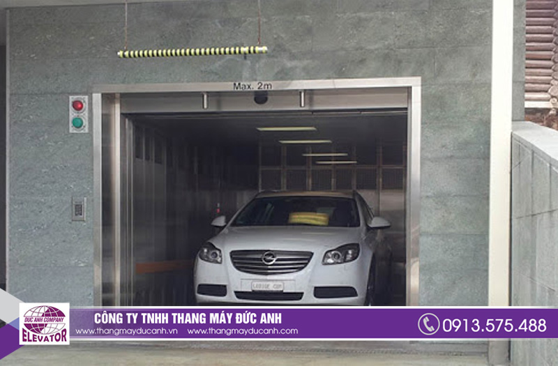 Thang máy tải xe hơi được thiết kế chắc chắn và phù hợp đảm bảo tính sang trọng cho showroom