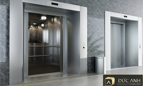 Cửa tầng thang máy và sự an toàn đối với người dùng